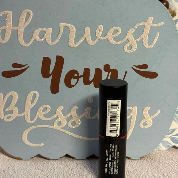 NYX Professional Suede Matte Lipstick - Bold Fuchsia - “Sweet Tooth” - Picture 5 of 6